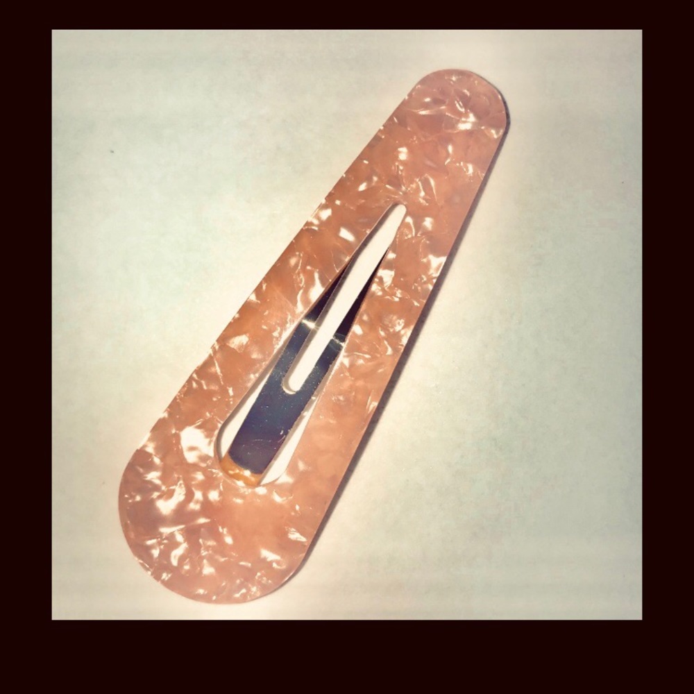 Oversize Marbled Hairclip - Picture 1 of 3